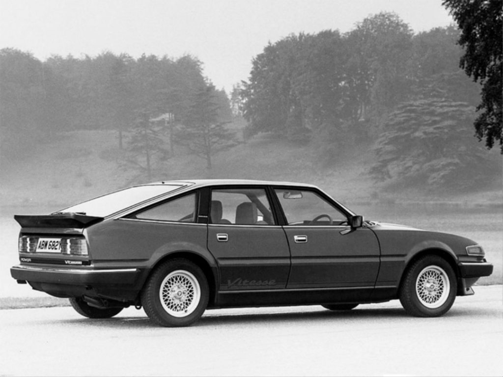 rover vitesse, rover sd1 vitesse, rover v8 vitesse, rover sd1 deportivo, rover vitesse historia, rover vitesse características, rover vitesse ficha técnica, rover vitesse prestaciones, rover vitesse curiosidades, rover vitesse sonido motor, rover vitesse interior, rover vitesse exterior, rover vitesse mantenimiento, rover vitesse fiabilidad, rover vitesse restauración, rover vitesse coleccionistas, rover vitesse clásico moderno, rover sd1 v8, rover sd1 tracción trasera, rover v8 atmosférico, historia del rover vitesse, evolución del rover sd1 vitesse, diferencias entre rover sd1 y vitesse, rover vitesse frente al ford sierra cosworth, rover vitesse vs bmw serie 5 e28, por qué el rover vitesse es un coche de culto, curiosidades del rover vitesse, berlinas deportivas británicas, coches británicos deportivos, coches de los 80, coches de los 90, v8 clásico, tracción trasera clásica, coches icónicos de rover, coches de culto, coches con alma, british motorsport, compactos deportivos clásicos