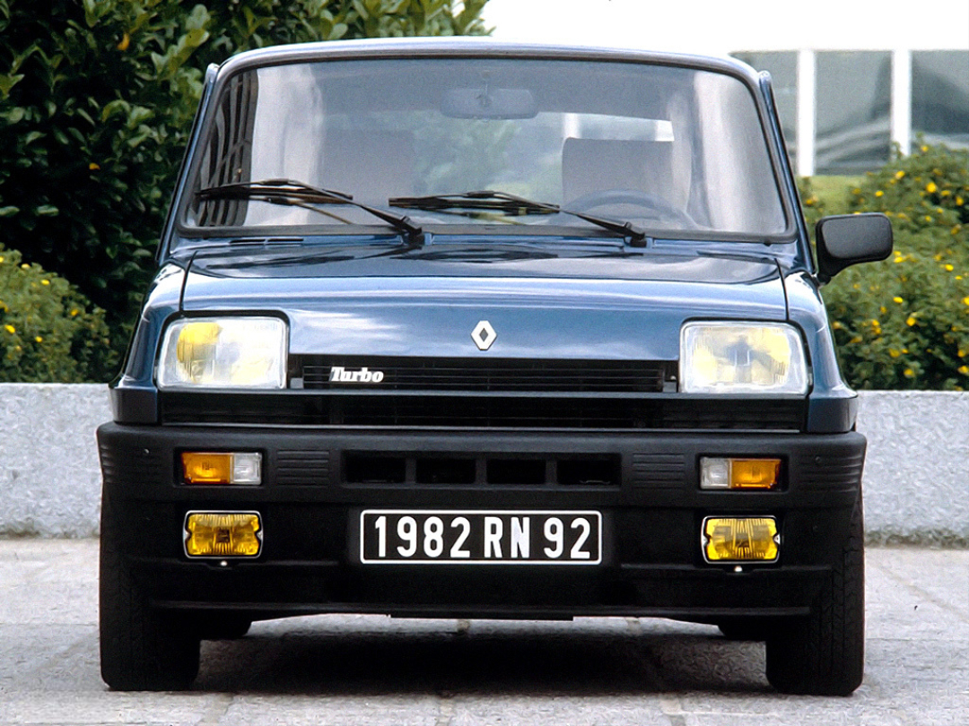 renault 5 alpine turbo, r5 alpine turbo, renault 5 turbo alpine, renault 5 deportivo, renault alpine, renault 5 turbo clásico, renault 5 alpine turbo historia, renault 5 alpine turbo características, renault 5 alpine turbo ficha técnica, renault 5 alpine turbo prestaciones, renault 5 alpine turbo curiosidades, renault 5 alpine turbo sonido motor, renault 5 alpine turbo interior, renault 5 alpine turbo exterior, renault 5 alpine turbo restauración, renault 5 alpine turbo mantenimiento, renault 5 alpine turbo fiabilidad, renault 5 alpine turbo coleccionistas, renault 5 alpine turbo clásico moderno, historia del renault 5 alpine turbo, evolución del renault 5 alpine, diferencias entre renault 5 alpine y alpine turbo, renault 5 alpine turbo frente al peugeot 205 gti, renault 5 alpine turbo vs ford fiesta xr2, por qué el renault 5 alpine turbo es un coche de culto, curiosidades del renault 5 alpine turbo, coches franceses deportivos, coches de los 80, hot hatch clásico, hatchback turbo, coches icónicos de renault, coches de culto, coches con alma, renault sport, turbo clásico, compactos deportivos clásicos