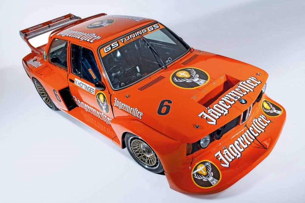 bmw 320 turbo grupo 5, bmw 320 group 5, bmw 320 turbo, bmw e21 grupo 5, bmw 320 competición, bmw motorsport grupo 5, bmw turbo carreras, bmw 320 silhouette, bmw drm grupo 5, bmw 320 turbo historia, bmw 320 turbo grupo 5 características, bmw 320 turbo grupo 5 ficha técnica, bmw 320 turbo grupo 5 prestaciones, bmw 320 turbo grupo 5 curiosidades, bmw 320 turbo grupo 5 sonido motor, bmw 320 turbo grupo 5 interior, bmw 320 turbo grupo 5 exterior, bmw 320 turbo grupo 5 restauración, bmw 320 turbo grupo 5 coleccionistas, historia del bmw 320 turbo grupo 5, evolución del bmw grupo 5, bmw 320 turbo frente al porsche 935, bmw 320 turbo vs ford capri zakspeed, por qué el bmw 320 turbo grupo 5 es un coche de culto, curiosidades del bmw 320 turbo grupo 5, coches de competición clásicos, coches de carreras de los 70, grupo 5 fia, drm alemana, silueta grupo 5, coches icónicos de bmw, bmw motorsport clásico, coches de culto, coches con alma, turbo de competición clásico
