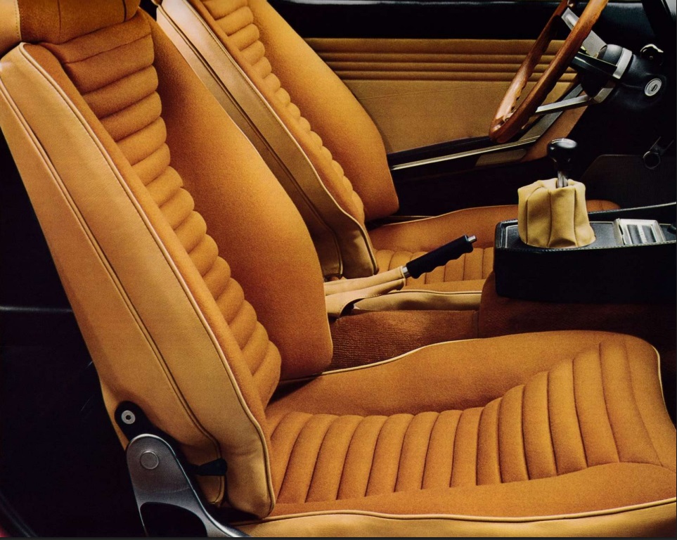 alfa romeo montreal, montreal alfa romeo, alfa montreal v8, alfa romeo montreal clásico, alfa romeo montreal bertone, alfa romeo deportivo clásico, alfa romeo v8 clásico, alfa romeo montreal historia, alfa romeo montreal características, alfa romeo montreal ficha técnica, alfa romeo montreal prestaciones, alfa romeo montreal curiosidades, alfa romeo montreal sonido motor, alfa romeo montreal interior, alfa romeo montreal exterior, alfa romeo montreal restauración, alfa romeo montreal mantenimiento, alfa romeo montreal fiabilidad, alfa romeo montreal coleccionistas, alfa romeo montreal clásico moderno, historia del alfa romeo montreal, evolución del alfa romeo montreal, diseño bertone alfa romeo, alfa romeo montreal frente al ferrari 308 gtb, por qué el alfa romeo montreal es un coche de culto, curiosidades del alfa romeo montreal, coches italianos deportivos, coches de los 70, gran turismo italiano clásico, v8 atmosférico clásico, coches icónicos de alfa romeo, coches de culto, coches con alma, alfa romeo motorsport, coupé italiano clásico, deportivos clásicos italianos