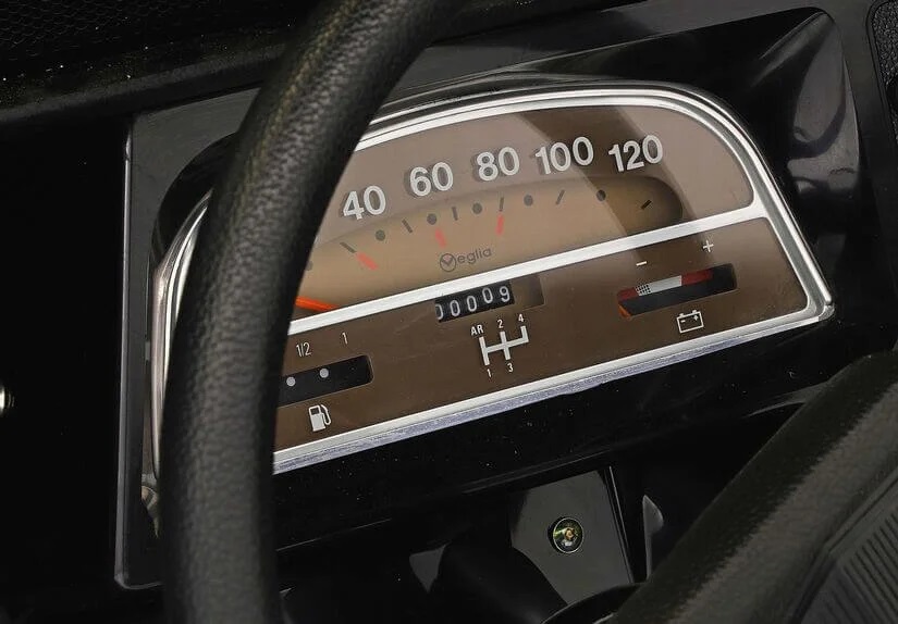 citroën 2cv charleston, citroen 2cv charleston, 2cv charleston, citroën 2cv edición especial, citroën 2cv clásico, citroën 2cv bicilíndrico, citroën 2cv años 80, citroën 2cv charleston historia, citroën 2cv charleston características, citroën 2cv charleston ficha técnica, citroën 2cv charleston prestaciones, citroën 2cv charleston curiosidades, citroën 2cv charleston sonido motor, citroën 2cv charleston interior, citroën 2cv charleston exterior, citroën 2cv charleston restauración, citroën 2cv charleston mantenimiento, citroën 2cv charleston fiabilidad, citroën 2cv charleston coleccionistas, citroën 2cv charleston clásico moderno, historia del citroën 2cv charleston, evolución del citroën 2cv, por qué el citroën 2cv charleston es un coche de culto, curiosidades del citroën 2cv charleston, coches franceses clásicos, coches de los 70, coches de los 80, utilitarios clásicos, coches icónicos de citroën, grupo psa, coches de culto, coches con alma, coches históricos europeos