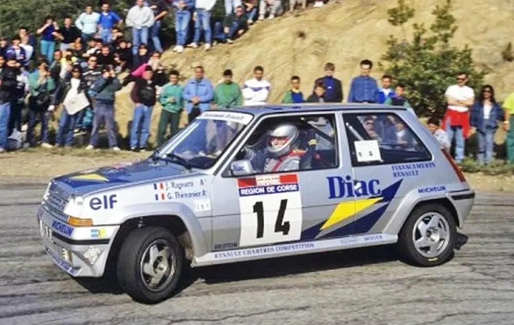 renault 5 gt turbo, r5 gt turbo, renault 5 turbo gt, renault 5 deportivo, renault 5 gt turbo fase 1, renault 5 gt turbo fase 2, renault 5 turbo clásico, renault 5 años 80, renault 5 gt turbo historia, renault 5 gt turbo características, renault 5 gt turbo ficha técnica, renault 5 gt turbo prestaciones, renault 5 gt turbo curiosidades, renault 5 gt turbo sonido motor, renault 5 gt turbo interior, renault 5 gt turbo exterior, renault 5 gt turbo restauración, renault 5 gt turbo mantenimiento, renault 5 gt turbo fiabilidad, renault 5 gt turbo coleccionistas, renault 5 gt turbo clásico moderno, historia del renault 5 gt turbo, evolución del renault 5 deportivo, diferencias entre renault 5 gt turbo fase 1 y fase 2, renault 5 gt turbo frente al peugeot 205 rallye, renault 5 gt turbo vs fiat uno turbo ie, por qué el renault 5 gt turbo es un coche de culto, curiosidades del renault 5 gt turbo, coches franceses deportivos, coches de los 80, hot hatch clásico, hatchback turbo, coches icónicos de renault, coches de culto, coches con alma, renault sport, turbo clásico, compactos deportivos clásicos