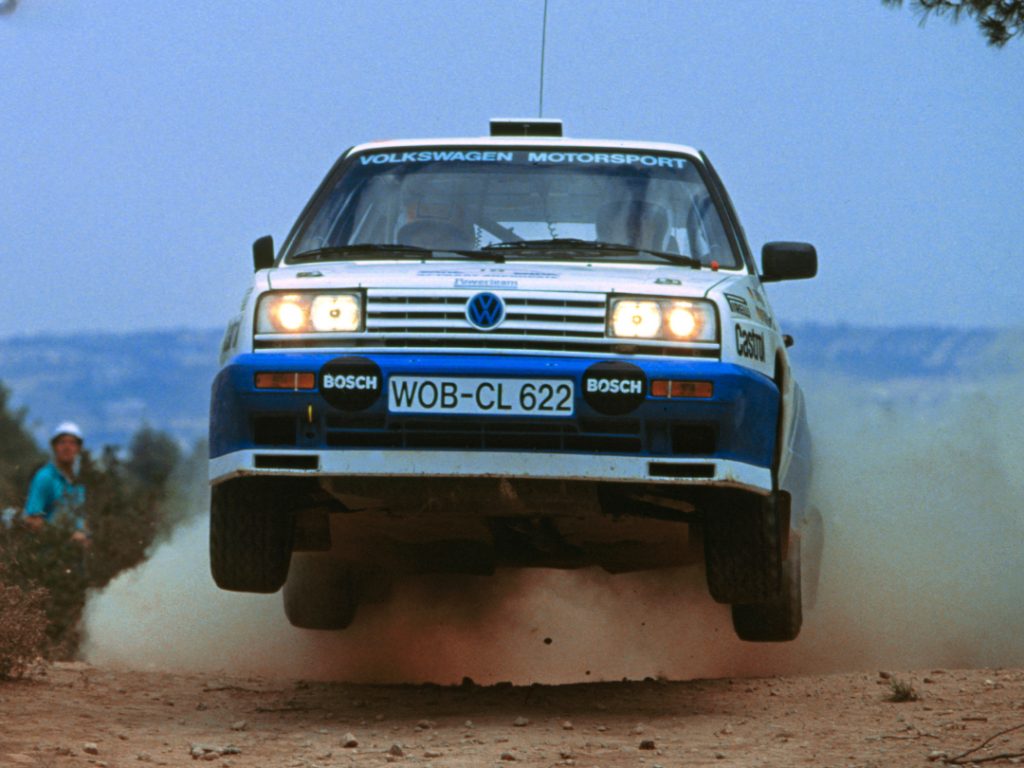 volkswagen golf rallye, golf rallye, vw golf rallye, golf rallye mk2, volkswagen golf mk2 rallye, vw golf rallye syncro, golf rallye g60, volkswagen g60, golf rallye 4x4, volkswagen syncro, volkswagen golf deportivo, vw motorsport, golf rallye historia, golf rallye características, golf rallye ficha técnica, golf rallye prestaciones, golf rallye curiosidades, golf rallye sonido motor, golf rallye interior, golf rallye exterior, golf rallye mantenimiento, golf rallye fiabilidad, golf rallye coleccionistas, golf rallye clásico moderno, historia del volkswagen golf rallye, evolución del golf rallye mk2, diferencias entre golf rallye y golf g60, golf rallye frente al lancia delta integrale, golf rallye vs ford sierra cosworth, por qué el golf rallye es un coche de culto, curiosidades del golf rallye, coches alemanes deportivos, coches de los 80, grupo a rally, 4x4 deportivo clásico, hatchback deportivo, coches icónicos de volkswagen, coches de culto, coches con alma