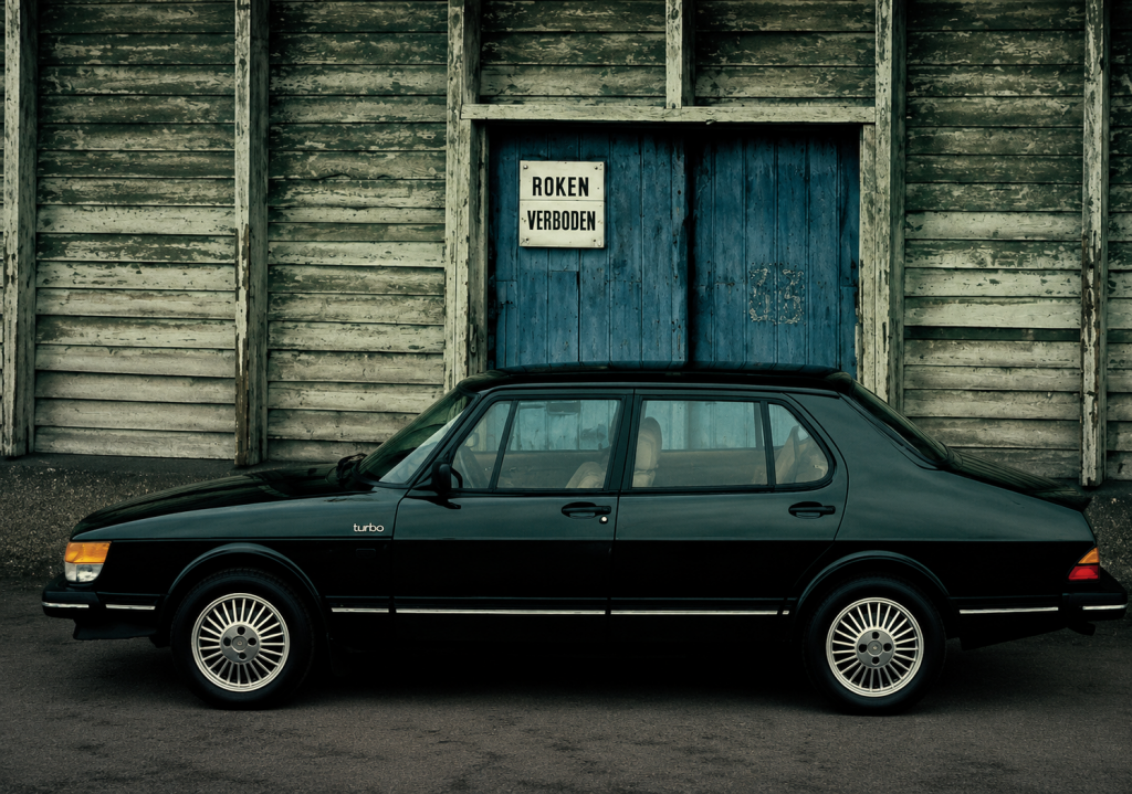 saab 900 turbo apc, saab 900 turbo, saab 900 apc, saab turbo clásico, saab 900 deportivo, saab 900 16 turbo, saab 900 turbo 16s, saab apc turbo, saab 900 años 80, saab 900 turbo apc historia, saab 900 turbo apc características, saab 900 turbo apc ficha técnica, saab 900 turbo apc prestaciones, saab 900 turbo apc curiosidades, saab 900 turbo apc sonido motor, saab 900 turbo apc interior, saab 900 turbo apc exterior, saab 900 turbo apc mantenimiento, saab 900 turbo apc fiabilidad, saab 900 turbo apc restauración, saab 900 turbo apc coleccionistas, saab 900 turbo apc clásico moderno, historia del saab 900 turbo apc, evolución del saab 900 turbo, diferencias entre saab 900 turbo 8v y 16v, saab 900 turbo apc frente al audi 200 turbo, saab 900 turbo apc vs volvo 480 turbo, por qué el saab 900 turbo apc es un coche de culto, curiosidades del saab 900 turbo apc, coches suecos deportivos, coches de los 80, turbo clásico, hatchback premium clásico, coches icónicos de saab, coches de culto, coches con alma, tecnología apc saab, deportivos clásicos europeos