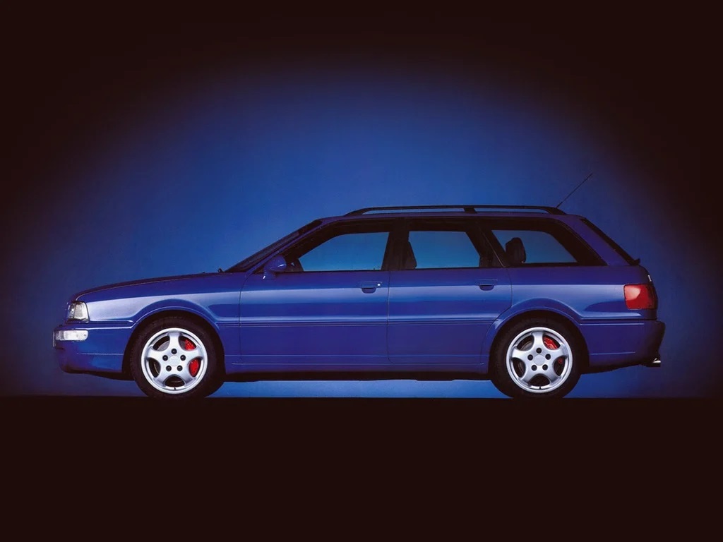audi rs2 avant, audi rs2, rs2 avant, audi rs2 quattro, audi rs2 porsche, audi rs2 2.2 turbo, audi rs2 5 cilindros turbo, audi rs2 familiar deportivo, audi rs2 historia, audi rs2 características, audi rs2 ficha técnica, audi rs2 prestaciones, audi rs2 curiosidades, audi rs2 sonido motor, audi rs2 interior, audi rs2 exterior, audi rs2 mantenimiento, audi rs2 fiabilidad, audi rs2 restauración, audi rs2 coleccionistas, audi rs2 clásico moderno, historia del audi rs2 avant, evolución del audi rs, primer audi rs, audi rs2 colaboración porsche, audi rs2 frente al bmw m3 e36, audi rs2 vs mercedes c36 amg, por qué el audi rs2 es un coche de culto, curiosidades del audi rs2, coches alemanes deportivos, coches de los 90, familiares deportivos clásicos, turbo 5 cilindros audi, tracción quattro, coches icónicos de audi, coches de culto, coches con alma, audi quattro sport