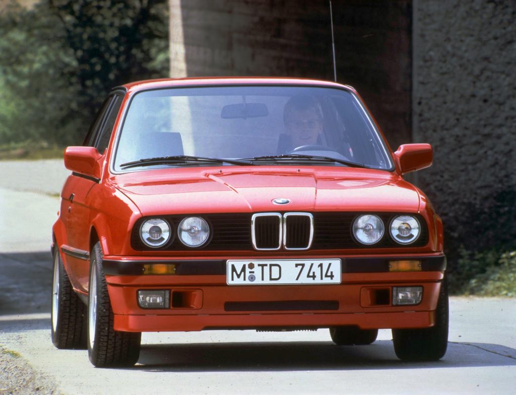 bmw 318is e30, bmw 318is, bmw e30 318is, bmw e30 deportivo, bmw 318is 16v, bmw m42 engine, bmw 318is coupé, bmw e30 coupé, bmw tracción trasera clásica, bmw 318is historia, bmw 318is características, bmw 318is ficha técnica, bmw 318is prestaciones, bmw 318is curiosidades, bmw 318is sonido motor, bmw 318is interior, bmw 318is exterior, bmw 318is mantenimiento, bmw 318is fiabilidad, bmw 318is restauración, bmw 318is coleccionistas, bmw 318is clásico moderno, historia del bmw 318is e30, evolución del bmw serie 3 e30, diferencias entre bmw 318is y 325i e30, bmw 318is frente al volkswagen golf gti mk2, bmw 318is vs peugeot 205 gti, por qué el bmw 318is es un coche de culto, curiosidades del bmw 318is e30, coches alemanes deportivos, coches de los 80, coches de los 90, coupés deportivos clásicos, tracción trasera clásica, coches icónicos de bmw, coches de culto, coches con alma, compactos deportivos clásicos, bmw motorsport clásico