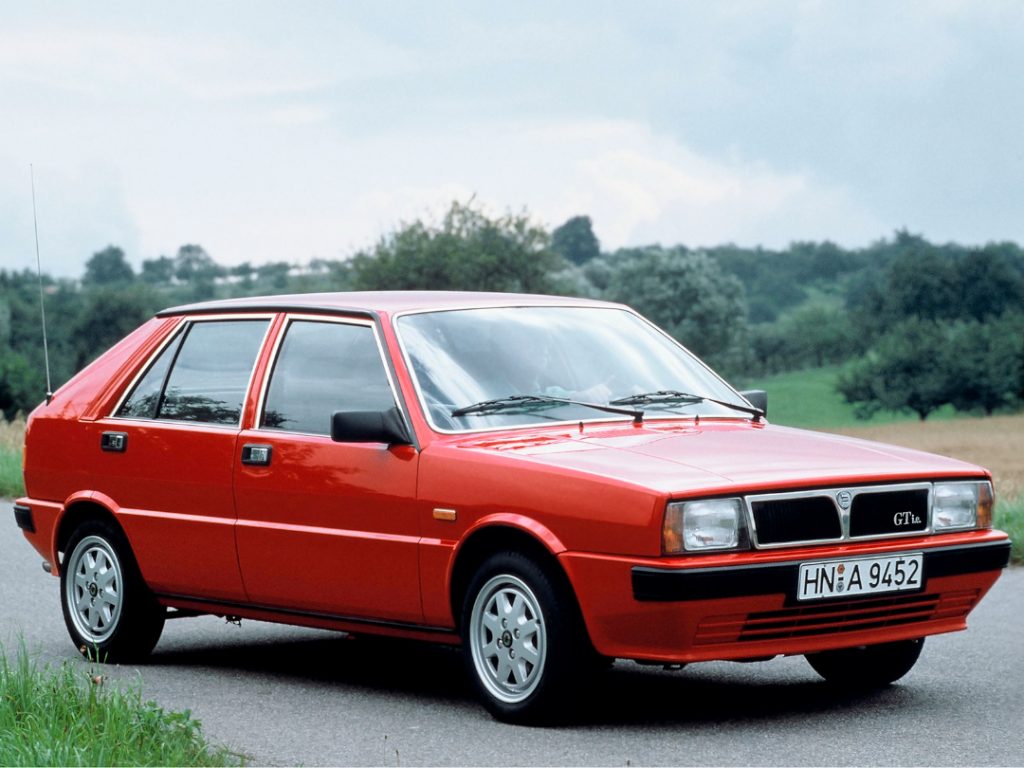 lancia delta gt ie, lancia delta gt i.e., delta gt ie, lancia delta deportivo, lancia delta mk1, lancia delta gasolina inyección, lancia delta años 80, lancia delta tracción delantera, lancia delta gt ie historia, lancia delta gt ie características, lancia delta gt ie ficha técnica, lancia delta gt ie prestaciones, lancia delta gt ie curiosidades, lancia delta gt ie sonido motor, lancia delta gt ie interior, lancia delta gt ie exterior, lancia delta gt ie mantenimiento, lancia delta gt ie fiabilidad, lancia delta gt ie restauración, lancia delta gt ie coleccionistas, lancia delta gt ie clásico moderno, historia del lancia delta gt ie, evolución del lancia delta, diferencias entre delta gt ie y hf turbo, lancia delta gt ie frente al volkswagen golf gti mk2, lancia delta gt ie vs peugeot 309 gti, por qué el lancia delta gt ie es un coche de culto, curiosidades del lancia delta gt ie, coches italianos deportivos, coches de los 80, hot hatch clásico, hatchback deportivo, coches icónicos de lancia, coches de culto, coches con alma, compactos deportivos clásicos