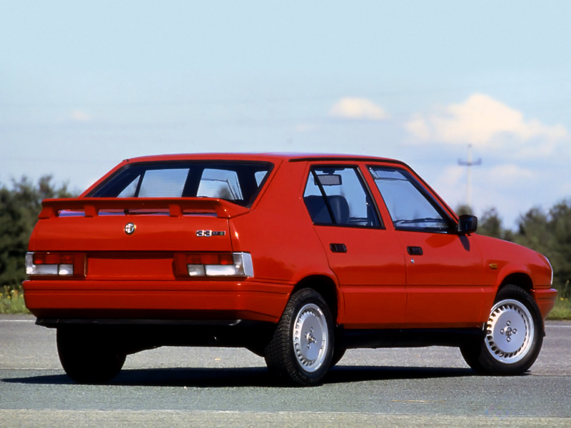 alfa romeo 33 1.7 qv, alfa romeo 33 quadrifoglio verde, alfa 33 qv, alfa romeo 33 deportivo, alfa romeo boxer 1.7, alfa romeo 33 16v, alfa romeo 33 tracción delantera, alfa romeo 33 años 80, alfa romeo 33 años 90, alfa romeo 33 1.7 qv historia, alfa romeo 33 1.7 qv características, alfa romeo 33 1.7 qv ficha técnica, alfa romeo 33 1.7 qv prestaciones, alfa romeo 33 1.7 qv curiosidades, alfa romeo 33 1.7 qv sonido motor, alfa romeo 33 1.7 qv interior, alfa romeo 33 1.7 qv exterior, alfa romeo 33 1.7 qv mantenimiento, alfa romeo 33 1.7 qv fiabilidad, alfa romeo 33 1.7 qv restauración, alfa romeo 33 1.7 qv coleccionistas, alfa romeo 33 1.7 qv clásico moderno, historia del alfa romeo 33 qv, evolución del alfa romeo 33, diferencias entre alfa 33 qv 8v y 16v, alfa romeo 33 qv frente al peugeot 309 gti, alfa romeo 33 qv vs volkswagen golf gti mk2, por qué el alfa romeo 33 qv es un coche de culto, curiosidades del alfa romeo 33 qv, coches italianos deportivos, coches de los 80, coches de los 90, motor boxer alfa romeo, hatchback deportivo, coches icónicos de alfa romeo, coches de culto, coches con alma, compactos deportivos clásicos