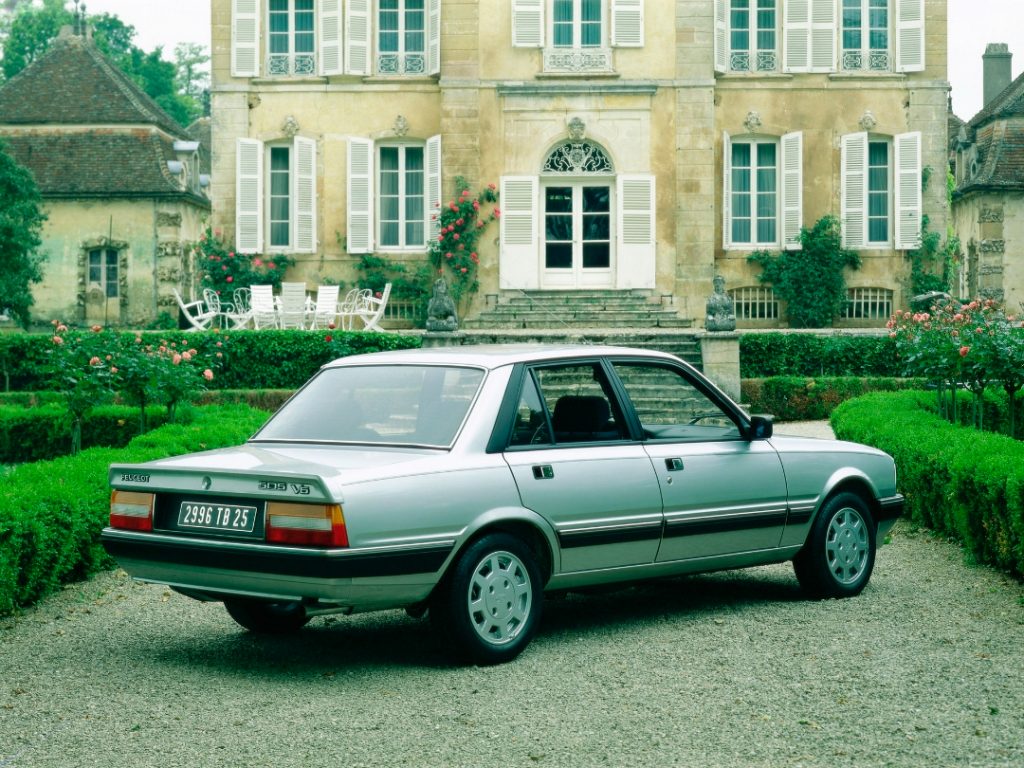 peugeot 505 v6, peugeot 505 deportivo, peugeot 505 v6 injection, peugeot 505 berlina, peugeot v6 clásico, peugeot 505 tracción trasera, peugeot 505 años 80, peugeot 505 v6 historia, peugeot 505 v6 características, peugeot 505 v6 ficha técnica, peugeot 505 v6 prestaciones, peugeot 505 v6 curiosidades, peugeot 505 v6 sonido motor, peugeot 505 v6 interior, peugeot 505 v6 exterior, peugeot 505 v6 mantenimiento, peugeot 505 v6 fiabilidad, peugeot 505 v6 restauración, peugeot 505 v6 coleccionistas, peugeot 505 v6 clásico moderno, historia del peugeot 505 v6, evolución del peugeot 505, diferencias entre peugeot 505 v6 y 505 turbo, peugeot 505 v6 frente al renault 25 v6, peugeot 505 v6 vs bmw 528i e28, por qué el peugeot 505 v6 es un coche de culto, curiosidades del peugeot 505 v6, berlinas deportivas francesas, coches franceses deportivos, coches de los 80, coches de los 90, v6 atmosférico clásico, tracción trasera clásica, coches icónicos de peugeot, coches de culto, coches con alma, peugeot clásico, berlinas deportivas clásicas