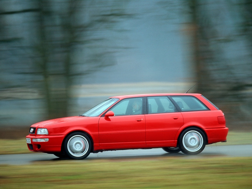audi rs2 avant, audi rs2, rs2 avant, audi rs2 quattro, audi rs2 porsche, audi rs2 2.2 turbo, audi rs2 5 cilindros turbo, audi rs2 familiar deportivo, audi rs2 historia, audi rs2 características, audi rs2 ficha técnica, audi rs2 prestaciones, audi rs2 curiosidades, audi rs2 sonido motor, audi rs2 interior, audi rs2 exterior, audi rs2 mantenimiento, audi rs2 fiabilidad, audi rs2 restauración, audi rs2 coleccionistas, audi rs2 clásico moderno, historia del audi rs2 avant, evolución del audi rs, primer audi rs, audi rs2 colaboración porsche, audi rs2 frente al bmw m3 e36, audi rs2 vs mercedes c36 amg, por qué el audi rs2 es un coche de culto, curiosidades del audi rs2, coches alemanes deportivos, coches de los 90, familiares deportivos clásicos, turbo 5 cilindros audi, tracción quattro, coches icónicos de audi, coches de culto, coches con alma, audi quattro sport