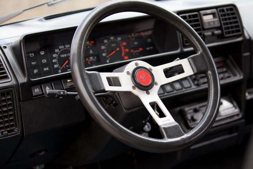 fiat ritmo abarth 130 tc, fiat ritmo 130 tc, ritmo abarth, fiat ritmo deportivo, fiat abarth, fiat ritmo 2.0, fiat ritmo 130 tc historia, fiat ritmo 130 tc características, fiat ritmo 130 tc ficha técnica, fiat ritmo 130 tc prestaciones, fiat ritmo 130 tc curiosidades, fiat ritmo 130 tc sonido motor, fiat ritmo 130 tc interior, fiat ritmo 130 tc exterior, fiat ritmo 130 tc restauración, fiat ritmo 130 tc mantenimiento, fiat ritmo 130 tc fiabilidad, fiat ritmo 130 tc coleccionistas, fiat ritmo 130 tc clásico moderno, historia del fiat ritmo abarth 130 tc, evolución del fiat ritmo abarth, diferencias entre ritmo 125 tc y 130 tc, fiat ritmo 130 tc frente al volkswagen golf gti mk1, por qué el fiat ritmo 130 tc es un coche de culto, curiosidades del fiat ritmo 130 tc, coches italianos deportivos, coches de los 80, hot hatch clásico, hatchback deportivo, coches icónicos de fiat, coches de culto, coches con alma, abarth clásico, compactos deportivos clásicos