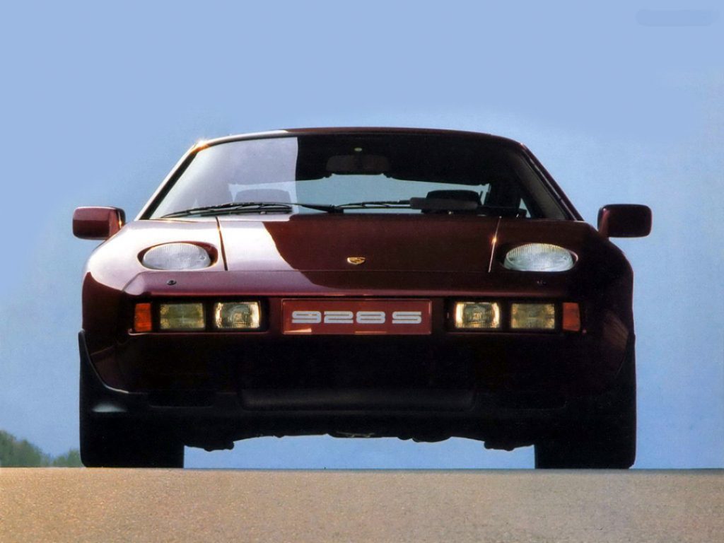 porsche 928 s, porsche 928, porsche 928 v8, porsche 928 clásico, porsche gran turismo clásico, porsche 928 deportivo, porsche 928 s historia, porsche 928 s características, porsche 928 s ficha técnica, porsche 928 s prestaciones, porsche 928 s curiosidades, porsche 928 s sonido motor, porsche 928 s interior, porsche 928 s exterior, porsche 928 s mantenimiento, porsche 928 s fiabilidad, porsche 928 s restauración, porsche 928 s coleccionistas, porsche 928 s clásico moderno, historia del porsche 928 s, evolución del porsche 928, diferencias entre porsche 928 y 928 s4, porsche 928 s frente al ferrari 308 gtb, porsche 928 s vs mercedes 560 sec, por qué el porsche 928 s es un coche de culto, curiosidades del porsche 928 s, gran turismo alemán, coches alemanes deportivos, coches de los 80, coches de los 90, v8 atmosférico clásico, tracción trasera clásica, coches icónicos de porsche, coches de culto, coches con alma, porsche transaxle, deportivos clásicos alemanes