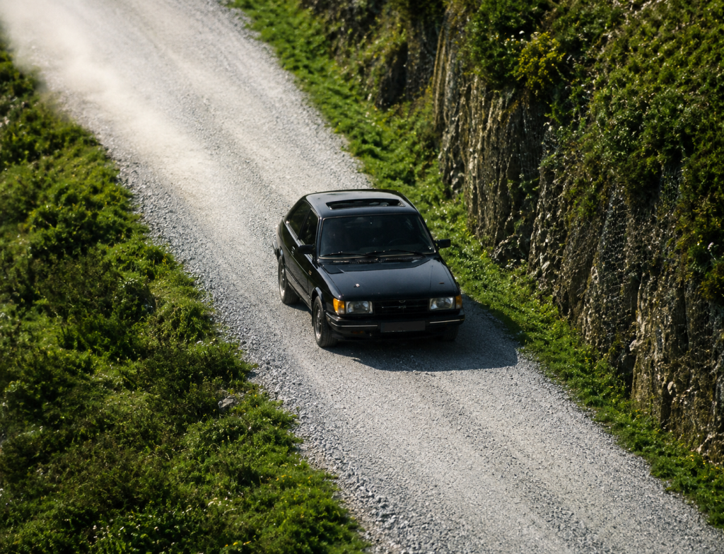 saab 900 turbo apc, saab 900 turbo, saab 900 apc, saab turbo clásico, saab 900 deportivo, saab 900 16 turbo, saab 900 turbo 16s, saab apc turbo, saab 900 años 80, saab 900 turbo apc historia, saab 900 turbo apc características, saab 900 turbo apc ficha técnica, saab 900 turbo apc prestaciones, saab 900 turbo apc curiosidades, saab 900 turbo apc sonido motor, saab 900 turbo apc interior, saab 900 turbo apc exterior, saab 900 turbo apc mantenimiento, saab 900 turbo apc fiabilidad, saab 900 turbo apc restauración, saab 900 turbo apc coleccionistas, saab 900 turbo apc clásico moderno, historia del saab 900 turbo apc, evolución del saab 900 turbo, diferencias entre saab 900 turbo 8v y 16v, saab 900 turbo apc frente al audi 200 turbo, saab 900 turbo apc vs volvo 480 turbo, por qué el saab 900 turbo apc es un coche de culto, curiosidades del saab 900 turbo apc, coches suecos deportivos, coches de los 80, turbo clásico, hatchback premium clásico, coches icónicos de saab, coches de culto, coches con alma, tecnología apc saab, deportivos clásicos europeos