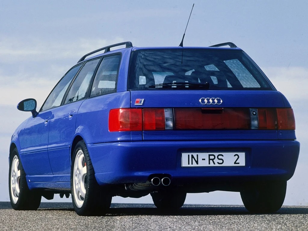 audi rs2 avant, audi rs2, rs2 avant, audi rs2 quattro, audi rs2 porsche, audi rs2 2.2 turbo, audi rs2 5 cilindros turbo, audi rs2 familiar deportivo, audi rs2 historia, audi rs2 características, audi rs2 ficha técnica, audi rs2 prestaciones, audi rs2 curiosidades, audi rs2 sonido motor, audi rs2 interior, audi rs2 exterior, audi rs2 mantenimiento, audi rs2 fiabilidad, audi rs2 restauración, audi rs2 coleccionistas, audi rs2 clásico moderno, historia del audi rs2 avant, evolución del audi rs, primer audi rs, audi rs2 colaboración porsche, audi rs2 frente al bmw m3 e36, audi rs2 vs mercedes c36 amg, por qué el audi rs2 es un coche de culto, curiosidades del audi rs2, coches alemanes deportivos, coches de los 90, familiares deportivos clásicos, turbo 5 cilindros audi, tracción quattro, coches icónicos de audi, coches de culto, coches con alma, audi quattro sport