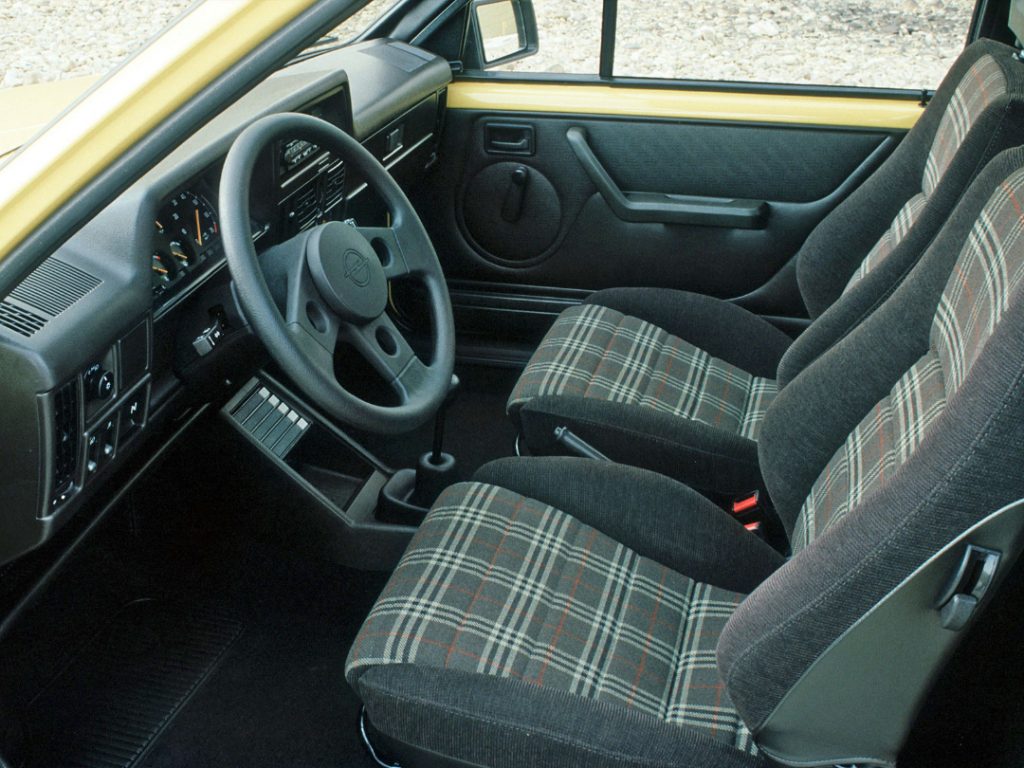 opel corsa a 1.3 gt, opel corsa a gt, corsa a 1.3 gt, opel corsa a deportivo, opel corsa mk1 gt, opel corsa a 1.3 s, opel corsa a carburación, opel corsa años 80, opel corsa a historia, opel corsa a características, opel corsa a ficha técnica, opel corsa a prestaciones, opel corsa a curiosidades, opel corsa a sonido motor, opel corsa a interior, opel corsa a exterior, opel corsa a restauración, opel corsa a mantenimiento, opel corsa a fiabilidad, opel corsa a coleccionistas, opel corsa a clásico moderno, historia del opel corsa a, evolución del opel corsa deportivo, diferencias entre corsa a gt y gsi, opel corsa a frente al fiat uno 70sx, opel corsa a vs ford fiesta mk2, por qué el opel corsa a es un coche de culto, curiosidades del opel corsa a, coches alemanes deportivos, coches de los 80, utilitarios deportivos clásicos, hot hatch clásico, coches icónicos de opel, opel motorsport, coches de culto, coches con alma, compactos deportivos clásicos