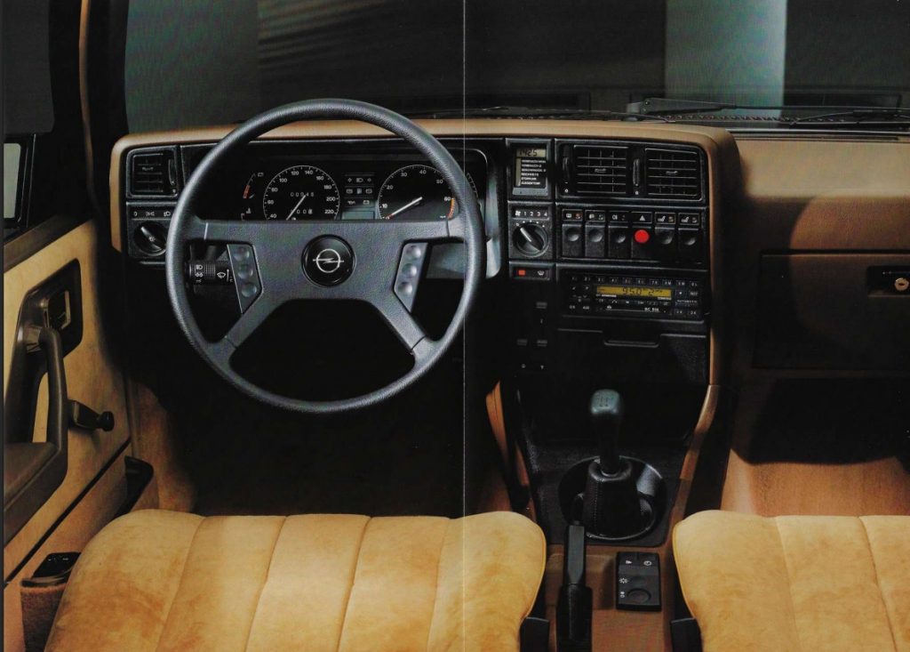 opel senator 3.0i, opel senator 3.0i 1984, opel senator a 3.0i, opel senator berlina, opel senator deportivo, opel 3.0i seis cilindros, opel senator años 80, opel senator tracción trasera, opel senator 3.0i historia, opel senator 3.0i características, opel senator 3.0i ficha técnica, opel senator 3.0i prestaciones, opel senator 3.0i curiosidades, opel senator 3.0i sonido motor, opel senator 3.0i interior, opel senator 3.0i exterior, opel senator 3.0i mantenimiento, opel senator 3.0i fiabilidad, opel senator 3.0i restauración, opel senator 3.0i coleccionistas, opel senator 3.0i clásico moderno, historia del opel senator 3.0i, evolución del opel senator, diferencias entre opel senator y opel monza, opel senator 3.0i frente al bmw 528i e28, opel senator 3.0i vs mercedes 280e w123, por qué el opel senator 3.0i es un coche de culto, curiosidades del opel senator 3.0i, berlinas alemanas clásicas, coches alemanes deportivos, coches de los 80, seis cilindros atmosférico, tracción trasera clásica, coches icónicos de opel, coches de culto, coches con alma, berlinas deportivas clásicas