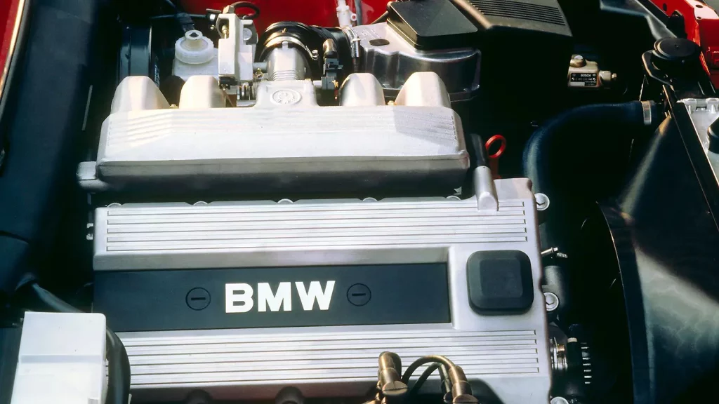 bmw 318is e30, bmw 318is, bmw e30 318is, bmw e30 deportivo, bmw 318is 16v, bmw m42 engine, bmw 318is coupé, bmw e30 coupé, bmw tracción trasera clásica, bmw 318is historia, bmw 318is características, bmw 318is ficha técnica, bmw 318is prestaciones, bmw 318is curiosidades, bmw 318is sonido motor, bmw 318is interior, bmw 318is exterior, bmw 318is mantenimiento, bmw 318is fiabilidad, bmw 318is restauración, bmw 318is coleccionistas, bmw 318is clásico moderno, historia del bmw 318is e30, evolución del bmw serie 3 e30, diferencias entre bmw 318is y 325i e30, bmw 318is frente al volkswagen golf gti mk2, bmw 318is vs peugeot 205 gti, por qué el bmw 318is es un coche de culto, curiosidades del bmw 318is e30, coches alemanes deportivos, coches de los 80, coches de los 90, coupés deportivos clásicos, tracción trasera clásica, coches icónicos de bmw, coches de culto, coches con alma, compactos deportivos clásicos, bmw motorsport clásico