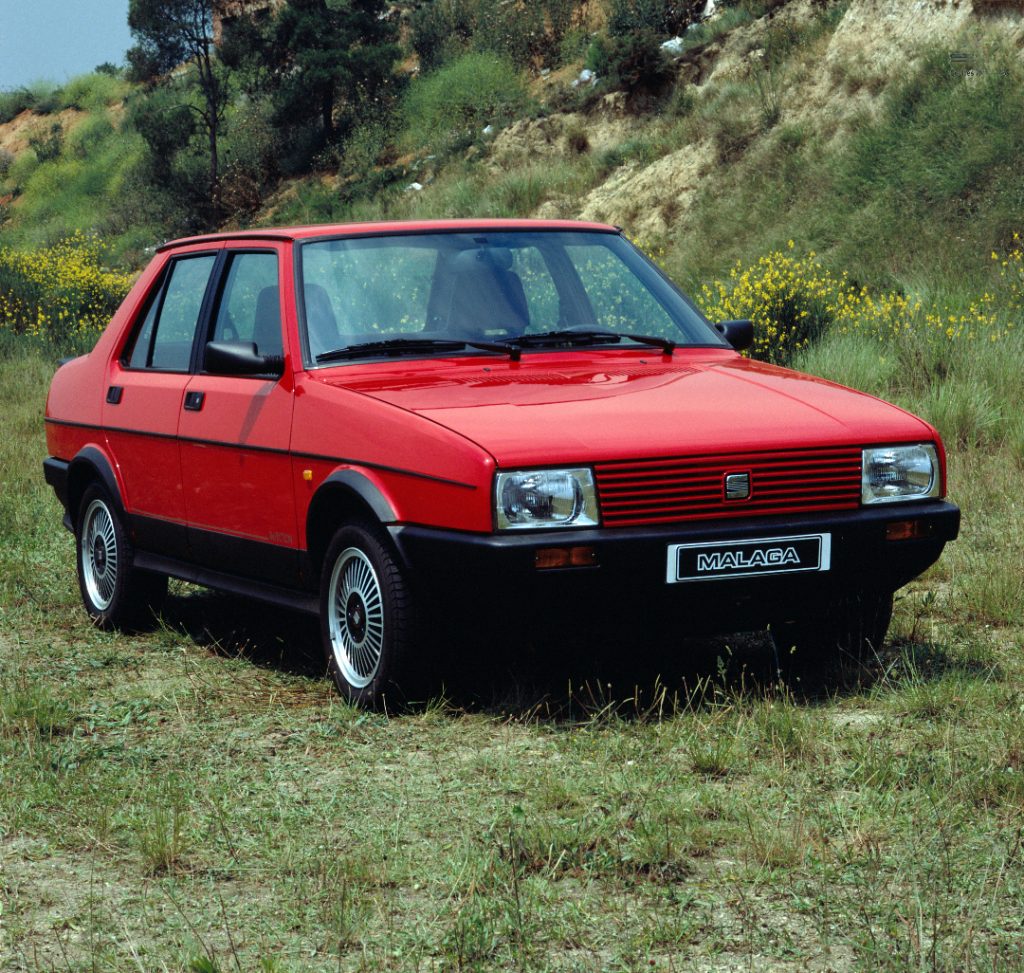 seat malaga injection, seat málaga injection, seat malaga inyección, seat malaga deportivo, seat malaga 1.5 injection, seat malaga 1989 injection, seat malaga sport, seat malaga historia, seat malaga injection características, seat malaga injection ficha técnica, seat malaga injection prestaciones, seat malaga injection curiosidades, seat malaga injection sonido motor, seat malaga injection interior, seat malaga injection exterior, seat malaga injection restauración, seat malaga injection coleccionistas, seat malaga injection clásico moderno, seat malaga injection mantenimiento, seat malaga injection fiabilidad, historia del seat malaga injection, evolución del seat malaga deportivo, por qué el seat malaga injection es un coche de culto, curiosidades del seat malaga injection, coches deportivos españoles, coches de los 80, berlinas compactas deportivas, coches icónicos de seat, coches de culto, coches con alma, seat sport, motor system porsche, seat clásico, compactos deportivos clásicos