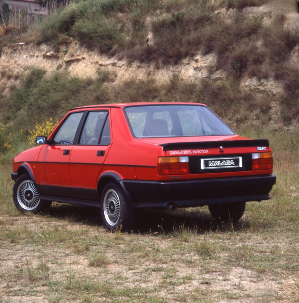 seat malaga injection, seat málaga injection, seat malaga inyección, seat malaga deportivo, seat malaga 1.5 injection, seat malaga 1989 injection, seat malaga sport, seat malaga historia, seat malaga injection características, seat malaga injection ficha técnica, seat malaga injection prestaciones, seat malaga injection curiosidades, seat malaga injection sonido motor, seat malaga injection interior, seat malaga injection exterior, seat malaga injection restauración, seat malaga injection coleccionistas, seat malaga injection clásico moderno, seat malaga injection mantenimiento, seat malaga injection fiabilidad, historia del seat malaga injection, evolución del seat malaga deportivo, por qué el seat malaga injection es un coche de culto, curiosidades del seat malaga injection, coches deportivos españoles, coches de los 80, berlinas compactas deportivas, coches icónicos de seat, coches de culto, coches con alma, seat sport, motor system porsche, seat clásico, compactos deportivos clásicos