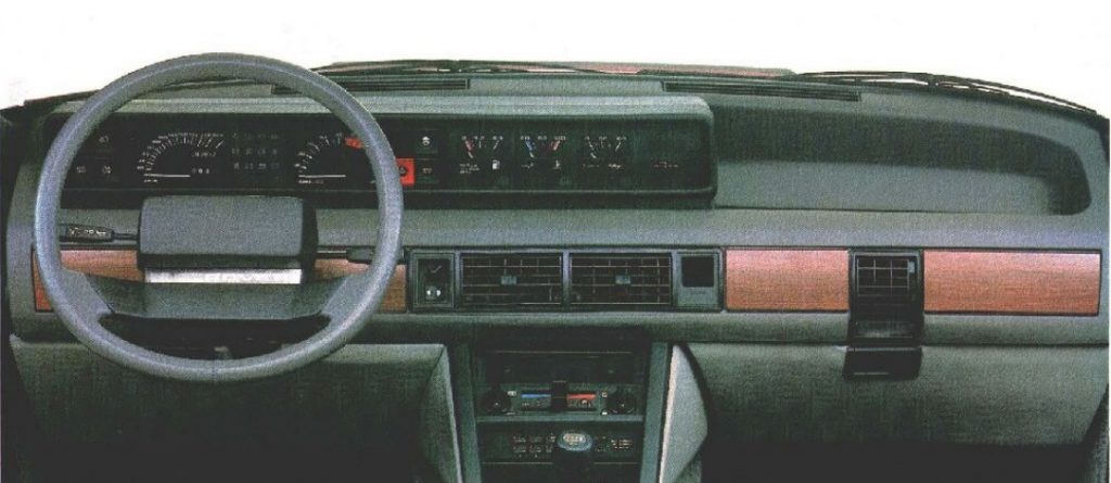 rover vitesse, rover sd1 vitesse, rover v8 vitesse, rover sd1 deportivo, rover vitesse historia, rover vitesse características, rover vitesse ficha técnica, rover vitesse prestaciones, rover vitesse curiosidades, rover vitesse sonido motor, rover vitesse interior, rover vitesse exterior, rover vitesse mantenimiento, rover vitesse fiabilidad, rover vitesse restauración, rover vitesse coleccionistas, rover vitesse clásico moderno, rover sd1 v8, rover sd1 tracción trasera, rover v8 atmosférico, historia del rover vitesse, evolución del rover sd1 vitesse, diferencias entre rover sd1 y vitesse, rover vitesse frente al ford sierra cosworth, rover vitesse vs bmw serie 5 e28, por qué el rover vitesse es un coche de culto, curiosidades del rover vitesse, berlinas deportivas británicas, coches británicos deportivos, coches de los 80, coches de los 90, v8 clásico, tracción trasera clásica, coches icónicos de rover, coches de culto, coches con alma, british motorsport, compactos deportivos clásicos