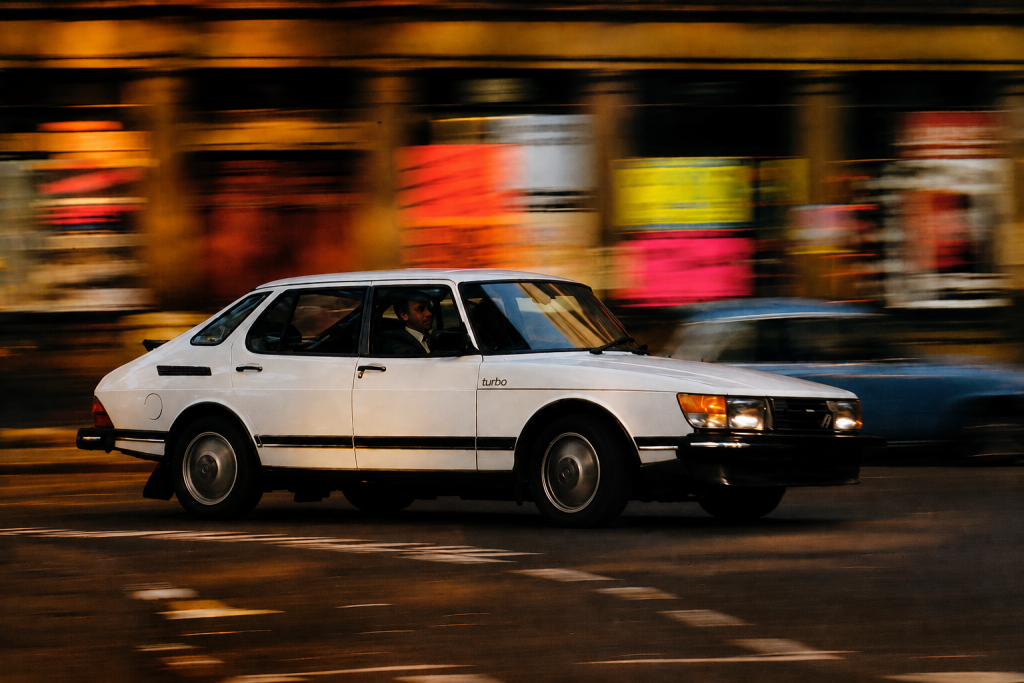 saab 900 turbo apc, saab 900 turbo, saab 900 apc, saab turbo clásico, saab 900 deportivo, saab 900 16 turbo, saab 900 turbo 16s, saab apc turbo, saab 900 años 80, saab 900 turbo apc historia, saab 900 turbo apc características, saab 900 turbo apc ficha técnica, saab 900 turbo apc prestaciones, saab 900 turbo apc curiosidades, saab 900 turbo apc sonido motor, saab 900 turbo apc interior, saab 900 turbo apc exterior, saab 900 turbo apc mantenimiento, saab 900 turbo apc fiabilidad, saab 900 turbo apc restauración, saab 900 turbo apc coleccionistas, saab 900 turbo apc clásico moderno, historia del saab 900 turbo apc, evolución del saab 900 turbo, diferencias entre saab 900 turbo 8v y 16v, saab 900 turbo apc frente al audi 200 turbo, saab 900 turbo apc vs volvo 480 turbo, por qué el saab 900 turbo apc es un coche de culto, curiosidades del saab 900 turbo apc, coches suecos deportivos, coches de los 80, turbo clásico, hatchback premium clásico, coches icónicos de saab, coches de culto, coches con alma, tecnología apc saab, deportivos clásicos europeos