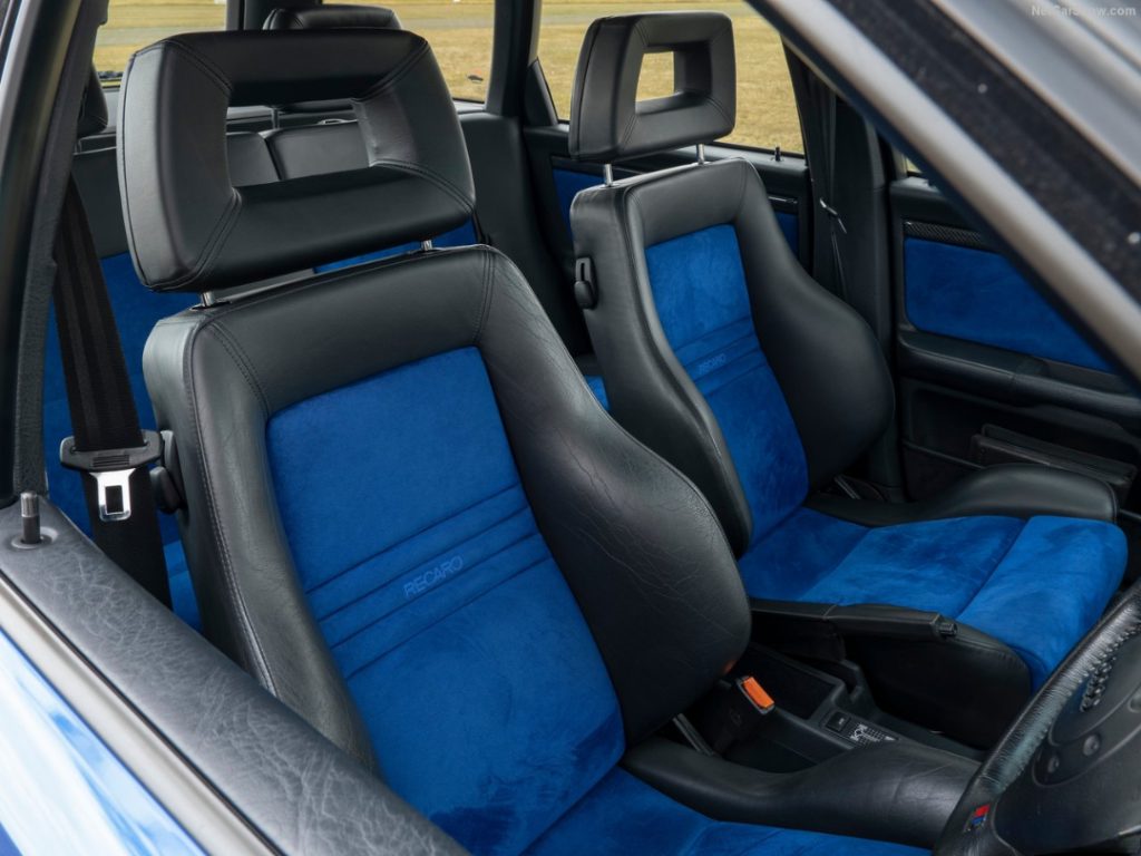 audi rs2 avant, audi rs2, rs2 avant, audi rs2 quattro, audi rs2 porsche, audi rs2 2.2 turbo, audi rs2 5 cilindros turbo, audi rs2 familiar deportivo, audi rs2 historia, audi rs2 características, audi rs2 ficha técnica, audi rs2 prestaciones, audi rs2 curiosidades, audi rs2 sonido motor, audi rs2 interior, audi rs2 exterior, audi rs2 mantenimiento, audi rs2 fiabilidad, audi rs2 restauración, audi rs2 coleccionistas, audi rs2 clásico moderno, historia del audi rs2 avant, evolución del audi rs, primer audi rs, audi rs2 colaboración porsche, audi rs2 frente al bmw m3 e36, audi rs2 vs mercedes c36 amg, por qué el audi rs2 es un coche de culto, curiosidades del audi rs2, coches alemanes deportivos, coches de los 90, familiares deportivos clásicos, turbo 5 cilindros audi, tracción quattro, coches icónicos de audi, coches de culto, coches con alma, audi quattro sport