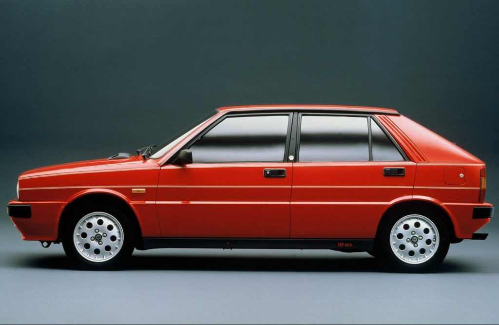 lancia delta hf 4wd, lancia delta 4wd, delta hf 4wd, lancia delta hf, lancia delta deportivo, lancia hf, lancia delta 4x4, lancia delta turbo, lancia delta 1986 hf 4wd, lancia delta hf 4wd historia, lancia delta hf 4wd características, lancia delta hf 4wd ficha técnica, lancia delta hf 4wd prestaciones, lancia delta hf 4wd curiosidades, lancia delta hf 4wd sonido motor, lancia delta hf 4wd interior, lancia delta hf 4wd exterior, lancia delta hf 4wd coleccionistas, lancia delta hf 4wd clásico moderno, lancia delta hf 4wd mantenimiento, lancia delta hf 4wd fiabilidad, historia del lancia delta hf 4wd, evolución del lancia delta hf 4wd, diferencias entre delta hf 4wd e integrale, lancia delta hf 4wd frente al sierra cosworth, lancia delta hf 4wd vs audi quattro, por qué el lancia delta hf 4wd es un coche de culto, curiosidades del lancia delta hf 4wd, coches italianos deportivos, coches de los 80, grupo a, rally grupo b época transición, lancia competición, lancia martini racing, coches de rally легенdarios, 4x4 deportivo clásico, hatchback deportivo, coches icónicos de lancia, coches de culto, coches con alma