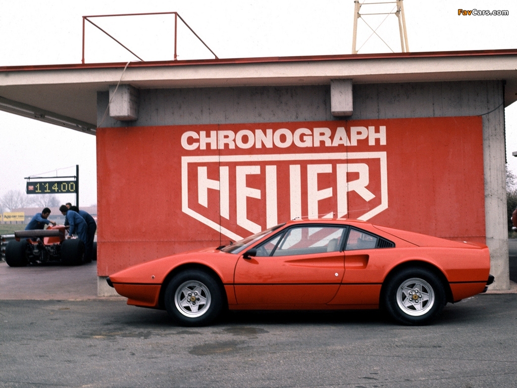 ferrari 308 gtb, ferrari 308, ferrari 308 berlinetta, ferrari clásico, ferrari v8, ferrari motor central, ferrari años 70, ferrari años 80, ferrari deportivo clásico, ferrari 308 gtb historia, ferrari 308 gtb características, ferrari 308 gtb ficha técnica, ferrari 308 gtb prestaciones, ferrari 308 gtb curiosidades, ferrari 308 gtb sonido motor, ferrari 308 gtb interior, ferrari 308 gtb exterior, ferrari 308 gtb restauración, ferrari 308 gtb coleccionistas, ferrari 308 gtb clásico moderno, ferrari 308 gtb mantenimiento, ferrari 308 gtb fiabilidad, historia del ferrari 308 gtb, evolución del ferrari 308 gtb, diferencias entre ferrari 308 gtb y gts, ferrari 308 gtb frente al porsche 911 clásico, por qué el ferrari 308 gtb es un icono, curiosidades del ferrari 308 gtb, superdeportivos clásicos, deportivos italianos, coches de los 70, coches de los 80, berlinetta italiana, coches icónicos de ferrari, coches de culto, coches con alma, ferrari pininfarina, ferrari road cars, v8 atmosférico clásico