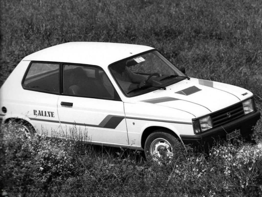 talbot samba rallye, talbot samba rally, samba rallye, talbot samba deportivo, talbot sport, talbot samba rallye historia, talbot samba rallye características, talbot samba rallye ficha técnica, talbot samba rallye prestaciones, talbot samba rallye curiosidades, talbot samba rallye sonido motor, talbot samba rallye interior, talbot samba rallye exterior, talbot samba rallye restauración, talbot samba rallye mantenimiento, talbot samba rallye fiabilidad, talbot samba rallye coleccionistas, talbot samba rallye clásico moderno, historia del talbot samba rallye, evolución del talbot samba deportivo, diferencias entre samba rallye y samba ls, talbot samba rallye frente al peugeot 205 rallye, por qué el talbot samba rallye es un coche de culto, curiosidades del talbot samba rallye, coches franceses deportivos, coches de los 80, hot hatch clásico, hatchback ligero, coches icónicos de talbot, grupo psa, coches de culto, coches con alma, compactos deportivos clásicos