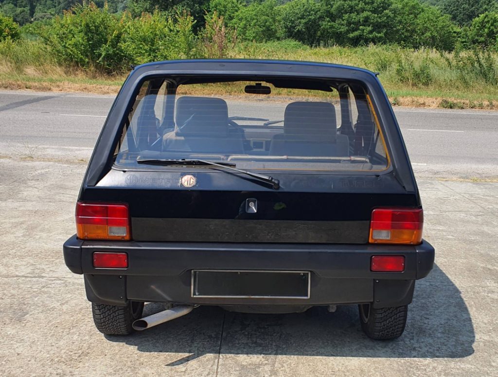 mg metro turbo, metro turbo, mg metro deportivo, austin metro turbo, mg metro 1.3 turbo, mg metro turbo historia, mg metro turbo características, mg metro turbo ficha técnica, mg metro turbo prestaciones, mg metro turbo curiosidades, mg metro turbo sonido motor, mg metro turbo interior, mg metro turbo exterior, mg metro turbo restauración, mg metro turbo mantenimiento, mg metro turbo fiabilidad, mg metro turbo coleccionistas, mg metro turbo clásico moderno, historia del mg metro turbo, evolución del mg metro deportivo, diferencias entre mg metro turbo y metro gta, mg metro turbo frente al renault 5 gt turbo, por qué el mg metro turbo es un coche de culto, curiosidades del mg metro turbo, coches británicos deportivos, coches de los 80, hot hatch clásico, hatchback turbo, coches icónicos de mg, coches de culto, coches con alma, turbo clásico, compactos deportivos clásicos