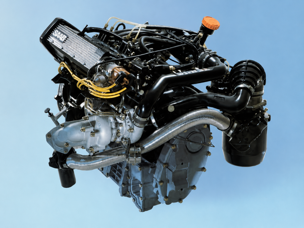 saab 900 turbo apc, saab 900 turbo, saab 900 apc, saab turbo clásico, saab 900 deportivo, saab 900 16 turbo, saab 900 turbo 16s, saab apc turbo, saab 900 años 80, saab 900 turbo apc historia, saab 900 turbo apc características, saab 900 turbo apc ficha técnica, saab 900 turbo apc prestaciones, saab 900 turbo apc curiosidades, saab 900 turbo apc sonido motor, saab 900 turbo apc interior, saab 900 turbo apc exterior, saab 900 turbo apc mantenimiento, saab 900 turbo apc fiabilidad, saab 900 turbo apc restauración, saab 900 turbo apc coleccionistas, saab 900 turbo apc clásico moderno, historia del saab 900 turbo apc, evolución del saab 900 turbo, diferencias entre saab 900 turbo 8v y 16v, saab 900 turbo apc frente al audi 200 turbo, saab 900 turbo apc vs volvo 480 turbo, por qué el saab 900 turbo apc es un coche de culto, curiosidades del saab 900 turbo apc, coches suecos deportivos, coches de los 80, turbo clásico, hatchback premium clásico, coches icónicos de saab, coches de culto, coches con alma, tecnología apc saab, deportivos clásicos europeos