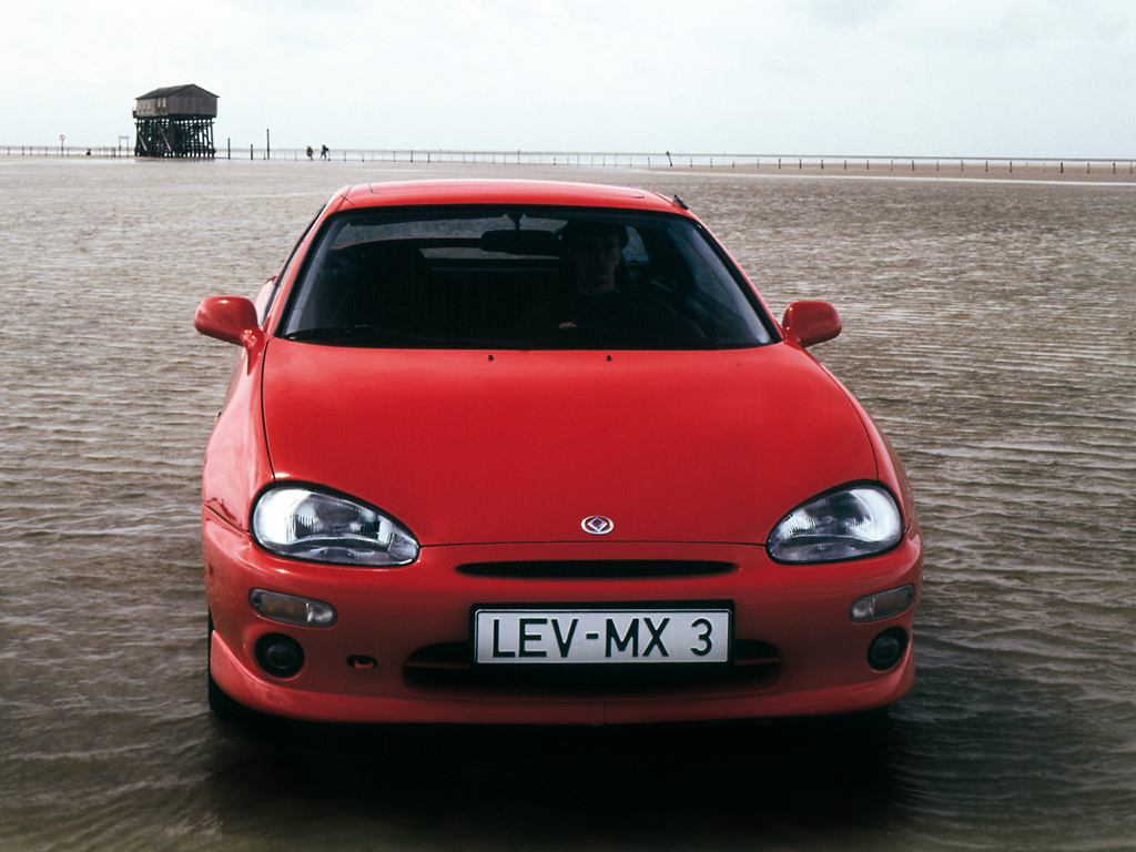 mazda mx-3 v6, mazda mx3 v6, mazda mx-3, mazda mx-3 1.8 v6, mazda mx-3 deportivo, mazda mx-3 v6 24v, mazda mx-3 1.8 dohc v6, mazda mx-3 años 90, mazda mx-3 historia, mazda mx-3 v6 características, mazda mx-3 v6 ficha técnica, mazda mx-3 v6 prestaciones, mazda mx-3 v6 curiosidades, mazda mx-3 v6 sonido motor, mazda mx-3 v6 interior, mazda mx-3 v6 exterior, mazda mx-3 v6 mantenimiento, mazda mx-3 v6 fiabilidad, mazda mx-3 v6 restauración, mazda mx-3 v6 coleccionistas, mazda mx-3 v6 clásico moderno, historia del mazda mx-3 v6, evolución del mazda mx-3, diferencias entre mazda mx-3 v6 y mx-3 1.6, mazda mx-3 v6 frente al honda cr-x del sol, mazda mx-3 v6 vs toyota paseo, por qué el mazda mx-3 v6 es un coche de culto, curiosidades del mazda mx-3 v6, coches japoneses deportivos, coches de los 90, coupé compacto deportivo, v6 atmosférico pequeño, coches icónicos de mazda, coches de culto, coches con alma, deportivos japoneses clásicos