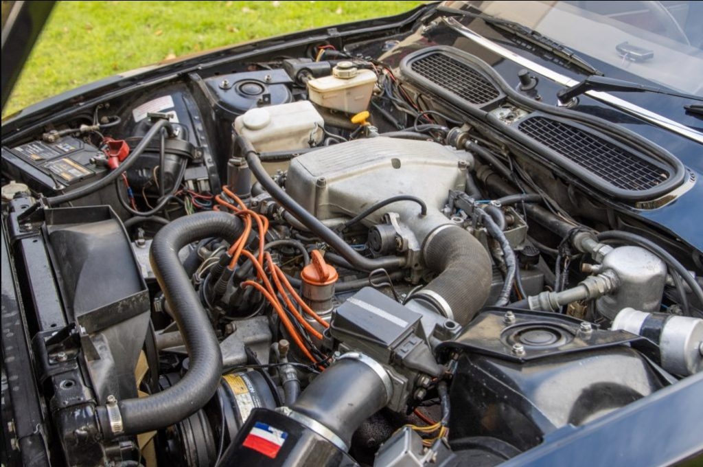 rover vitesse, rover sd1 vitesse, rover v8 vitesse, rover sd1 deportivo, rover vitesse historia, rover vitesse características, rover vitesse ficha técnica, rover vitesse prestaciones, rover vitesse curiosidades, rover vitesse sonido motor, rover vitesse interior, rover vitesse exterior, rover vitesse mantenimiento, rover vitesse fiabilidad, rover vitesse restauración, rover vitesse coleccionistas, rover vitesse clásico moderno, rover sd1 v8, rover sd1 tracción trasera, rover v8 atmosférico, historia del rover vitesse, evolución del rover sd1 vitesse, diferencias entre rover sd1 y vitesse, rover vitesse frente al ford sierra cosworth, rover vitesse vs bmw serie 5 e28, por qué el rover vitesse es un coche de culto, curiosidades del rover vitesse, berlinas deportivas británicas, coches británicos deportivos, coches de los 80, coches de los 90, v8 clásico, tracción trasera clásica, coches icónicos de rover, coches de culto, coches con alma, british motorsport, compactos deportivos clásicos