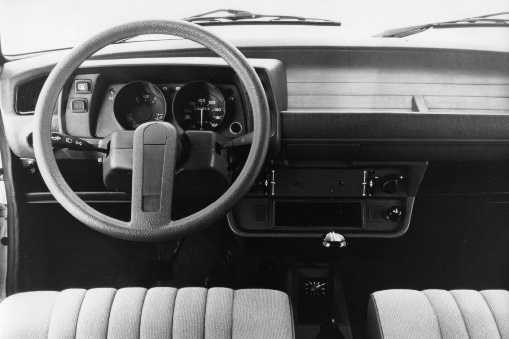 citroën lna, citroen lna, citroën lna clásico, citroën lna deportivo, citroën lna 652, citroën lna 1124, citroën lna historia, citroën lna características, citroën lna ficha técnica, citroën lna curiosidades, citroën lna interior, citroën lna exterior, citroën lna restauración, citroën lna mantenimiento, citroën lna fiabilidad, citroën lna coleccionistas, citroën lna clásico moderno, historia del citroën lna, evolución del citroën lna, diferencias entre citroën lna y peugeot 104, citroën lna frente al seat panda, por qué el citroën lna es un coche de culto, curiosidades del citroën lna, coches franceses clásicos, coches urbanos de los 70, coches urbanos de los 80, utilitarios clásicos, coches icónicos de citroën, grupo psa, coches de culto, coches con alma, coches ligeros clásicos