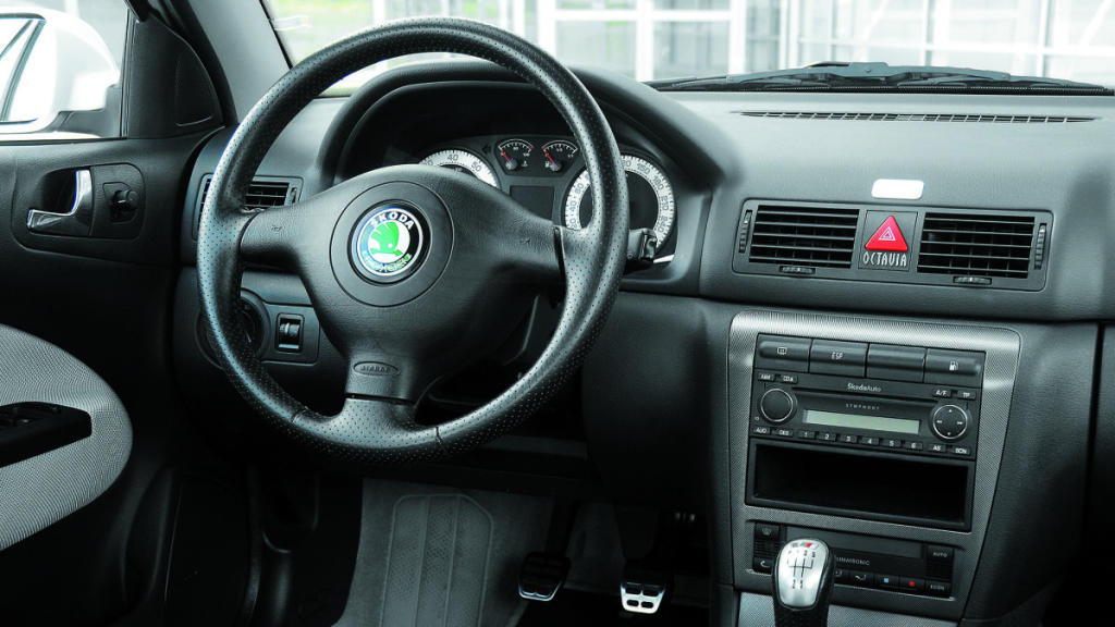 skoda octavia rs mk1, octavia rs mk1, skoda octavia rs, skoda octavia vrs, octavia rs 1.8t, skoda octavia deportivo, skoda rs historia, skoda octavia rs 2001, skoda octavia rs turbo, skoda octavia rs características, skoda octavia rs ficha técnica, skoda octavia rs prestaciones, skoda octavia rs curiosidades, skoda octavia rs sonido motor, skoda octavia rs interior, skoda octavia rs exterior, skoda octavia rs mantenimiento, skoda octavia rs fiabilidad, skoda octavia rs coleccionistas, skoda octavia rs clásico moderno, historia del skoda octavia rs mk1, evolución del skoda rs, diferencias entre octavia rs y octavia 4x4, skoda octavia rs frente al golf gti mk4, skoda octavia rs vs seat leon cupra mk1, por qué el skoda octavia rs mk1 es un coche de culto, curiosidades del skoda octavia rs, berlinas deportivas de los 2000, coches europeos deportivos, coches de los 2000, turbo 1.8t grupo vag, coches icónicos de skoda, coches de culto, coches con alma, compactos deportivos clásicos