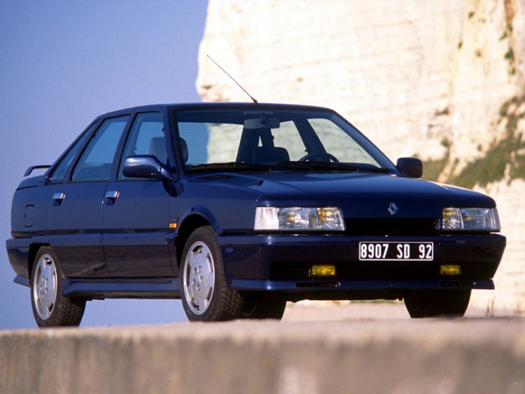 renault 21 turbo, r21 turbo, renault 21 deportivo, renault turbo clásico, renault 21 turbo historia, renault 21 turbo características, renault 21 turbo ficha técnica, renault 21 turbo prestaciones, renault 21 turbo curiosidades, renault 21 turbo sonido motor, renault 21 turbo interior, renault 21 turbo exterior, renault 21 turbo restauración, renault 21 turbo coleccionistas, renault 21 turbo clásico moderno, renault 21 turbo mantenimiento, renault 21 turbo fiabilidad, renault 21 turbo fase 1, renault 21 turbo fase 2, renault 21 turbo quadra, diferencias entre renault 21 turbo fase 1 y fase 2, renault 21 turbo frente al ford sierra cosworth, renault 21 turbo vs bmw m3 e30, historia del renault 21 turbo, evolución del renault 21 turbo, por qué el renault 21 turbo es un coche de culto, curiosidades del renault 21 turbo, coches franceses deportivos, coches de los 80, coches de los 90, berlinas deportivas clásicas, turbo clásico, coches icónicos de renault, coches de culto, coches con alma, renault sport, renault competición, grupo a