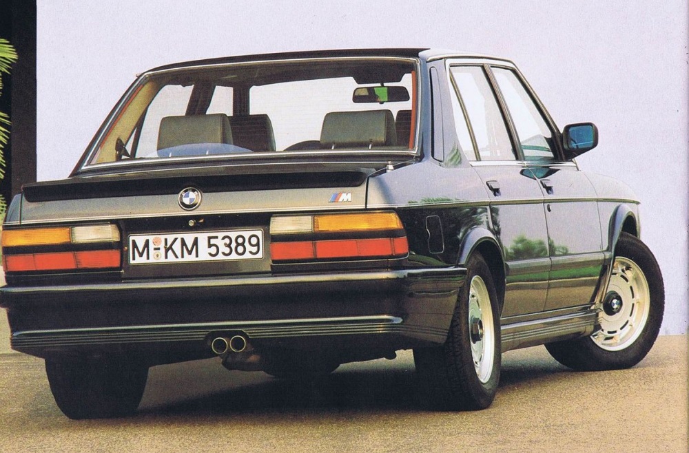 bmw m535i e28, bmw m535i, m535i e28, bmw serie 5 e28 deportivo, bmw e28 sport, bmw m performance clásico, bmw m535i 3.5, bmw m30, bmw seis cilindros, bmw tracción trasera, bmw m535i historia, bmw m535i características, bmw m535i ficha técnica, bmw m535i prestaciones, bmw m535i curiosidades, bmw m535i sonido motor, bmw m535i interior, bmw m535i exterior, bmw m535i mantenimiento, bmw m535i fiabilidad, bmw m535i restauración, bmw m535i coleccionistas, bmw m535i clásico moderno, historia del bmw m535i e28, evolución del bmw serie 5 deportivo, diferencias entre bmw m535i y m5 e28, bmw m535i frente al mercedes 190 e 2.3-16, bmw m535i vs alfa romeo 75 v6, por qué el bmw m535i es un coche de culto, curiosidades del bmw m535i e28, berlinas deportivas alemanas, coches alemanes deportivos, coches de los 80, coches de los 90, seis cilindros atmosférico, tracción trasera clásica, coches icónicos de bmw, coches de culto, coches con alma, bmw motorsport clásico