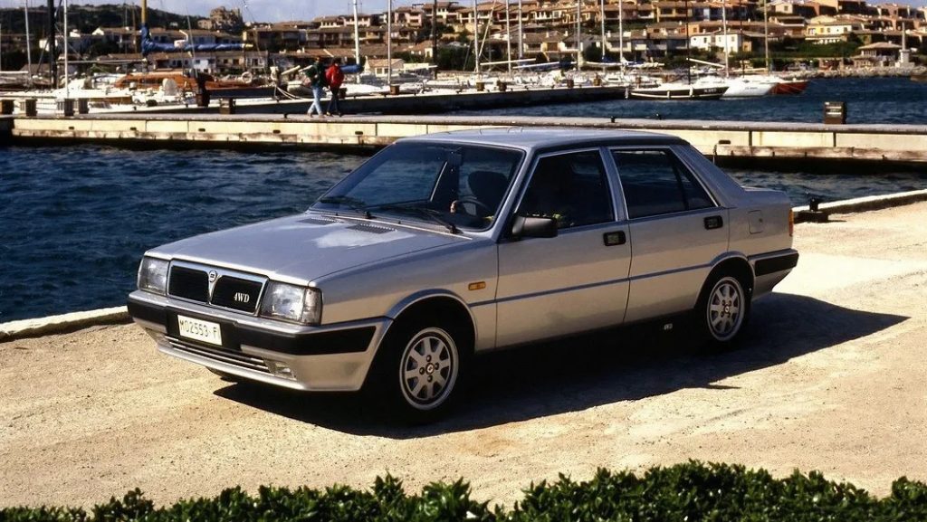 lancia prisma 4wd, lancia prisma 4x4, prisma 4wd, lancia prisma deportivo, lancia hf, lancia prisma turbo, lancia prisma tracción total, lancia prisma 1986 4wd, lancia prisma 4wd historia, lancia prisma 4wd características, lancia prisma 4wd ficha técnica, lancia prisma 4wd prestaciones, lancia prisma 4wd curiosidades, lancia prisma 4wd sonido motor, lancia prisma 4wd interior, lancia prisma 4wd exterior, lancia prisma 4wd mantenimiento, lancia prisma 4wd fiabilidad, lancia prisma 4wd restauración, lancia prisma 4wd coleccionistas, lancia prisma 4wd clásico moderno, historia del lancia prisma 4wd, evolución del lancia prisma deportivo, diferencias entre lancia prisma 4wd y prisma ie, lancia prisma 4wd frente al audi 80 quattro, lancia prisma 4wd vs ford sierra xr4x4, por qué el lancia prisma 4wd es un coche de culto, curiosidades del lancia prisma 4wd, berlinas compactas deportivas, coches italianos deportivos, coches de los 80, tracción total clásica, 4x4 deportivo clásico, coches icónicos de lancia, coches de culto, coches con alma, lancia competición, grupo b era transición