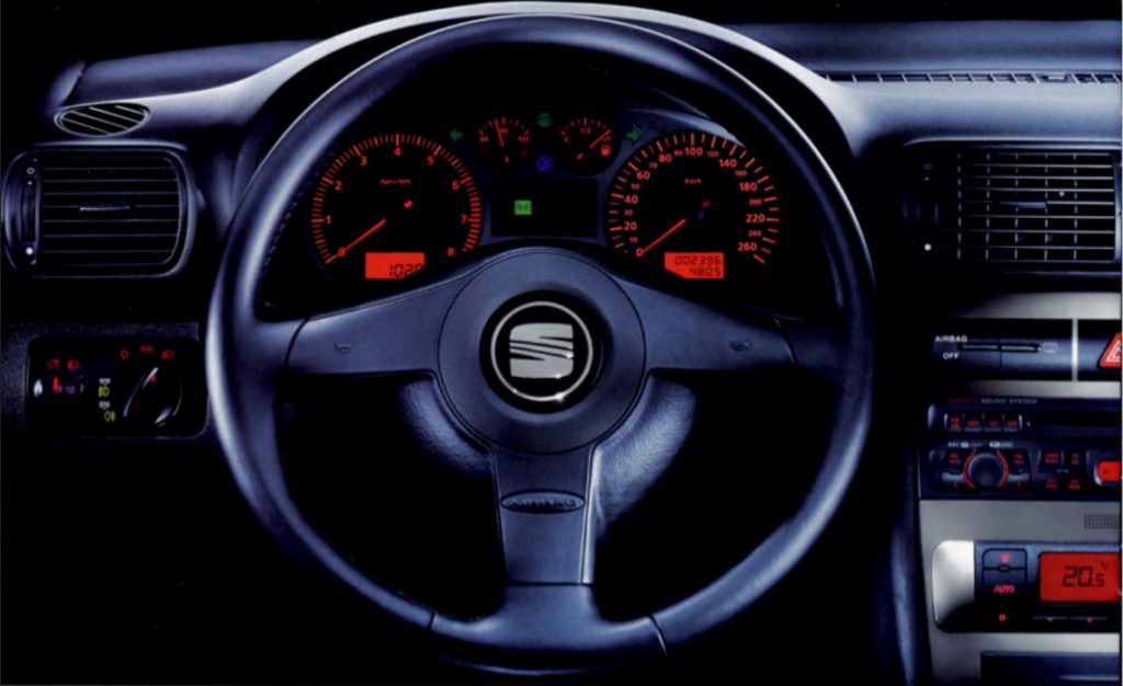 seat leon 1.8 vt20, seat leon 20vt, seat leon 1.8 turbo, seat leon cupra mk1, seat leon cupra 1.8t, seat leon deportivo, seat sport, leon 20vt 180cv, leon 20vt 4, seat leon 20vt historia, seat leon 20vt características, seat leon 20vt ficha técnica, seat leon 20vt prestaciones, seat leon 20vt curiosidades, seat leon 20vt sonido motor, seat leon 20vt interior, seat leon 20vt exterior, seat leon 20vt mantenimiento, seat leon 20vt fiabilidad, seat leon 20vt coleccionistas, seat leon 20vt clásico moderno, diferencias entre leon 20vt y cupra r, seat leon 20vt frente al golf gti mk4, seat leon 20vt vs focus st170, historia del seat leon cupra mk1, evolución del seat leon deportivo, por qué el seat leon 20vt es un coche de culto, curiosidades del seat leon 20vt, coches deportivos españoles, coches de los 2000, hot hatch, hatchback turbo, motor 1.8t grupo vag, coches icónicos de seat, coches de culto, coches con alma, compactos deportivos clásicos