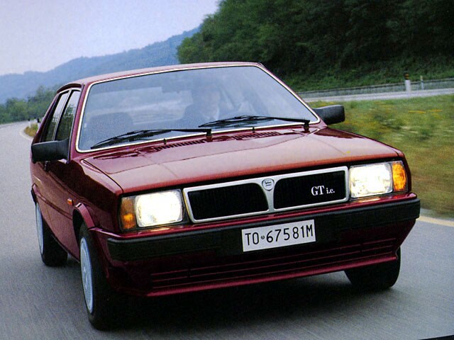 lancia delta gt ie, lancia delta gt i.e., delta gt ie, lancia delta deportivo, lancia delta mk1, lancia delta gasolina inyección, lancia delta años 80, lancia delta tracción delantera, lancia delta gt ie historia, lancia delta gt ie características, lancia delta gt ie ficha técnica, lancia delta gt ie prestaciones, lancia delta gt ie curiosidades, lancia delta gt ie sonido motor, lancia delta gt ie interior, lancia delta gt ie exterior, lancia delta gt ie mantenimiento, lancia delta gt ie fiabilidad, lancia delta gt ie restauración, lancia delta gt ie coleccionistas, lancia delta gt ie clásico moderno, historia del lancia delta gt ie, evolución del lancia delta, diferencias entre delta gt ie y hf turbo, lancia delta gt ie frente al volkswagen golf gti mk2, lancia delta gt ie vs peugeot 309 gti, por qué el lancia delta gt ie es un coche de culto, curiosidades del lancia delta gt ie, coches italianos deportivos, coches de los 80, hot hatch clásico, hatchback deportivo, coches icónicos de lancia, coches de culto, coches con alma, compactos deportivos clásicos