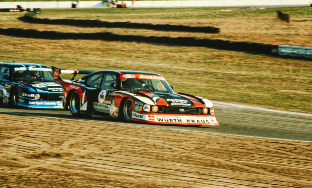 bmw 320 turbo grupo 5, bmw 320 group 5, bmw 320 turbo, bmw e21 grupo 5, bmw 320 competición, bmw motorsport grupo 5, bmw turbo carreras, bmw 320 silhouette, bmw drm grupo 5, bmw 320 turbo historia, bmw 320 turbo grupo 5 características, bmw 320 turbo grupo 5 ficha técnica, bmw 320 turbo grupo 5 prestaciones, bmw 320 turbo grupo 5 curiosidades, bmw 320 turbo grupo 5 sonido motor, bmw 320 turbo grupo 5 interior, bmw 320 turbo grupo 5 exterior, bmw 320 turbo grupo 5 restauración, bmw 320 turbo grupo 5 coleccionistas, historia del bmw 320 turbo grupo 5, evolución del bmw grupo 5, bmw 320 turbo frente al porsche 935, bmw 320 turbo vs ford capri zakspeed, por qué el bmw 320 turbo grupo 5 es un coche de culto, curiosidades del bmw 320 turbo grupo 5, coches de competición clásicos, coches de carreras de los 70, grupo 5 fia, drm alemana, silueta grupo 5, coches icónicos de bmw, bmw motorsport clásico, coches de culto, coches con alma, turbo de competición clásico