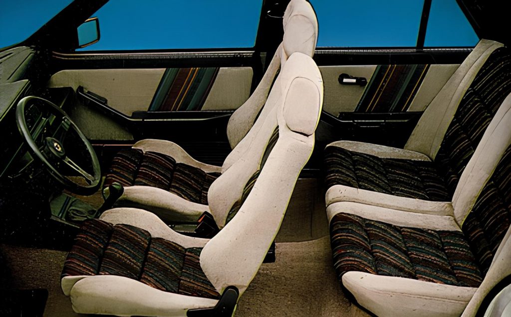 lancia delta hf 4wd, lancia delta 4wd, delta hf 4wd, lancia delta hf, lancia delta deportivo, lancia hf, lancia delta 4x4, lancia delta turbo, lancia delta 1986 hf 4wd, lancia delta hf 4wd historia, lancia delta hf 4wd características, lancia delta hf 4wd ficha técnica, lancia delta hf 4wd prestaciones, lancia delta hf 4wd curiosidades, lancia delta hf 4wd sonido motor, lancia delta hf 4wd interior, lancia delta hf 4wd exterior, lancia delta hf 4wd coleccionistas, lancia delta hf 4wd clásico moderno, lancia delta hf 4wd mantenimiento, lancia delta hf 4wd fiabilidad, historia del lancia delta hf 4wd, evolución del lancia delta hf 4wd, diferencias entre delta hf 4wd e integrale, lancia delta hf 4wd frente al sierra cosworth, lancia delta hf 4wd vs audi quattro, por qué el lancia delta hf 4wd es un coche de culto, curiosidades del lancia delta hf 4wd, coches italianos deportivos, coches de los 80, grupo a, rally grupo b época transición, lancia competición, lancia martini racing, coches de rally легенdarios, 4x4 deportivo clásico, hatchback deportivo, coches icónicos de lancia, coches de culto, coches con alma