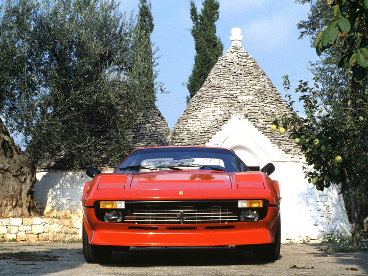 ferrari 308 gtb, ferrari 308, ferrari 308 berlinetta, ferrari clásico, ferrari v8, ferrari motor central, ferrari años 70, ferrari años 80, ferrari deportivo clásico, ferrari 308 gtb historia, ferrari 308 gtb características, ferrari 308 gtb ficha técnica, ferrari 308 gtb prestaciones, ferrari 308 gtb curiosidades, ferrari 308 gtb sonido motor, ferrari 308 gtb interior, ferrari 308 gtb exterior, ferrari 308 gtb restauración, ferrari 308 gtb coleccionistas, ferrari 308 gtb clásico moderno, ferrari 308 gtb mantenimiento, ferrari 308 gtb fiabilidad, historia del ferrari 308 gtb, evolución del ferrari 308 gtb, diferencias entre ferrari 308 gtb y gts, ferrari 308 gtb frente al porsche 911 clásico, por qué el ferrari 308 gtb es un icono, curiosidades del ferrari 308 gtb, superdeportivos clásicos, deportivos italianos, coches de los 70, coches de los 80, berlinetta italiana, coches icónicos de ferrari, coches de culto, coches con alma, ferrari pininfarina, ferrari road cars, v8 atmosférico clásico